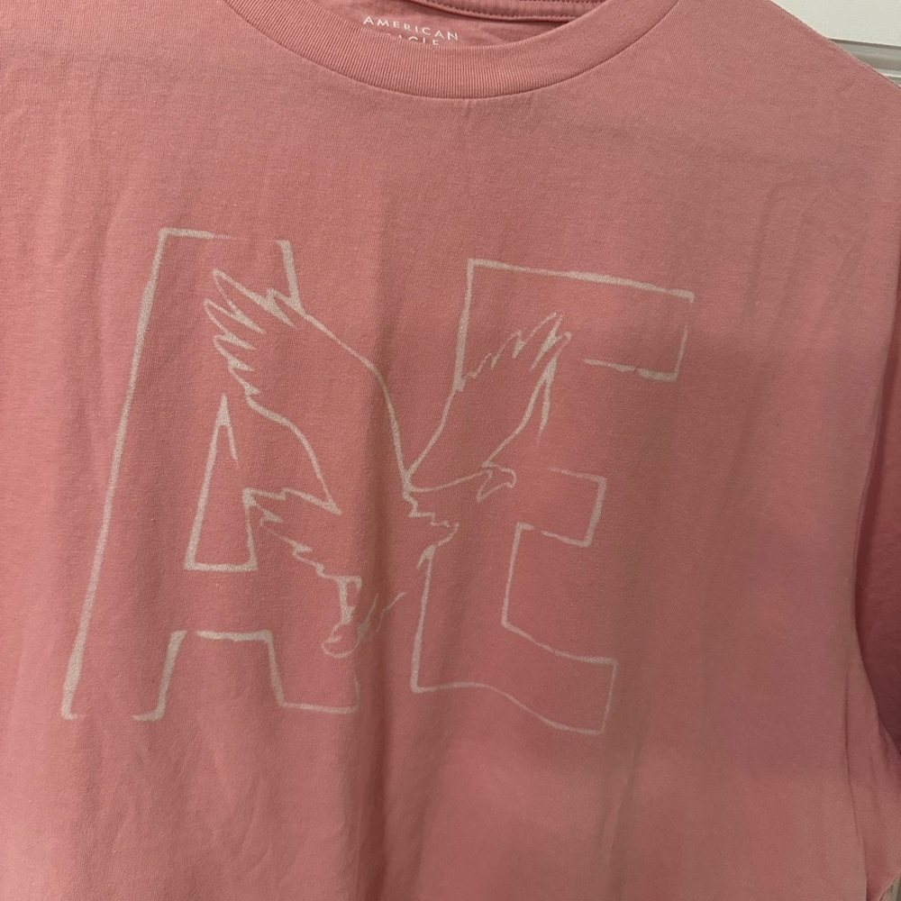 American Eagle T-shirts.. like new… Washed but never worn size large